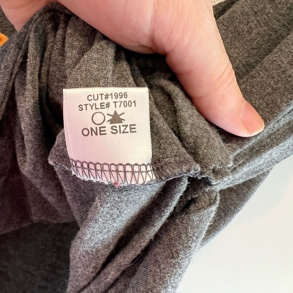 Puppies Make Me Happy T-Shirt. One Size. Measures L-XL. - Picture 6 of 10